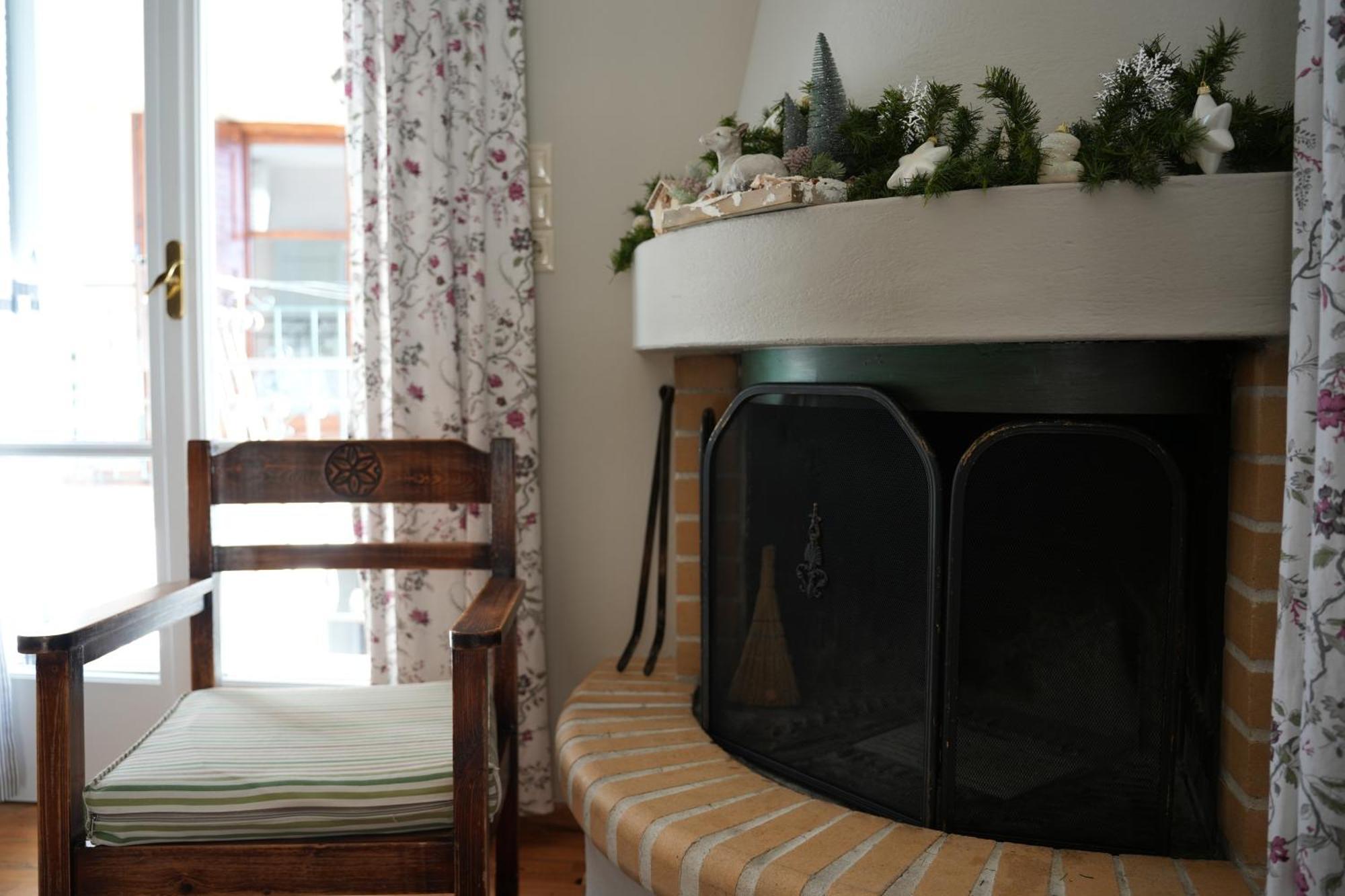Guesthouse Doma Est 1991 Arachova Dış mekan fotoğraf